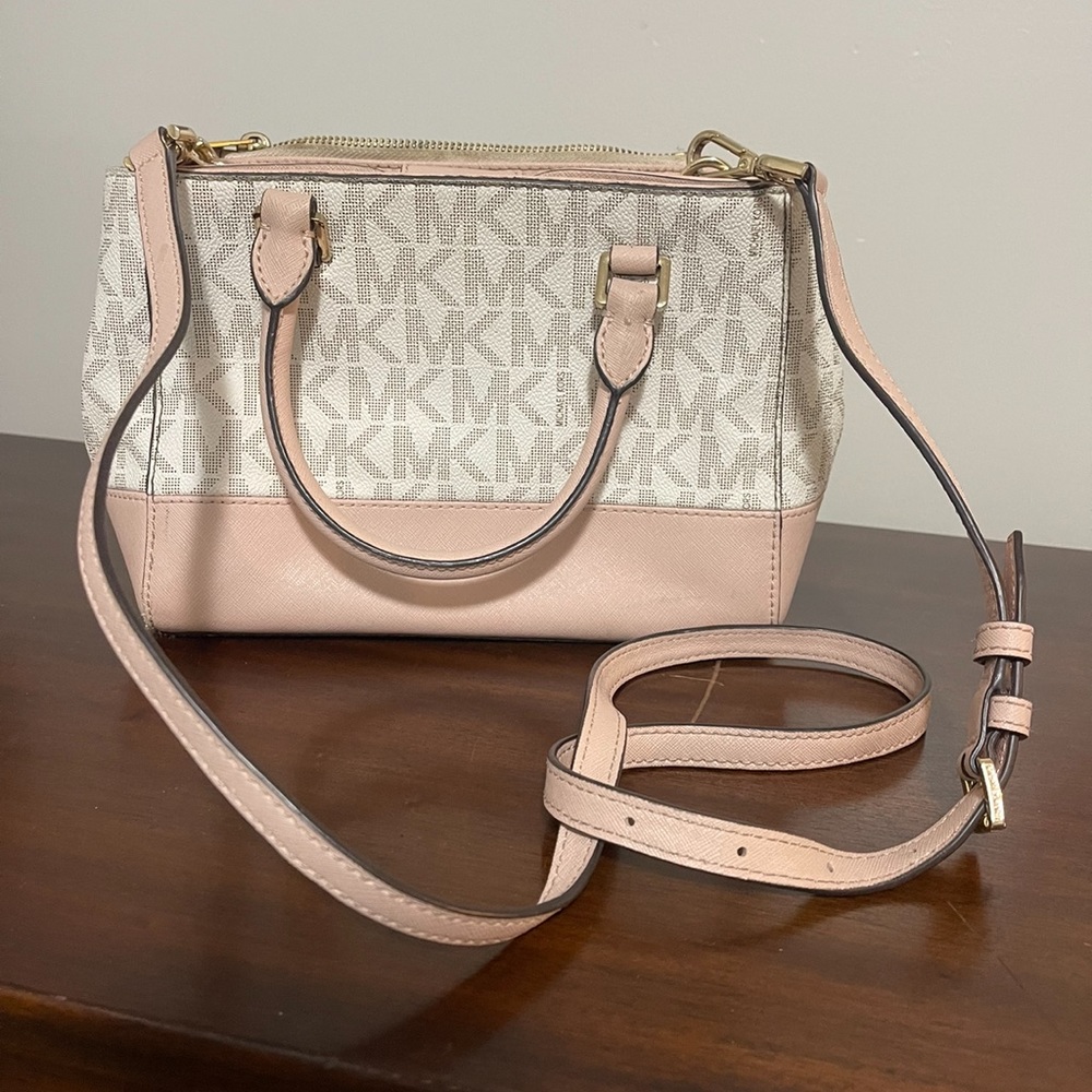 Micheal kors purse!